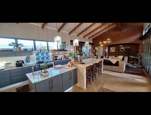 21HA SMALLHOLDING FOR SALE IN RUSTENBURG RURAL